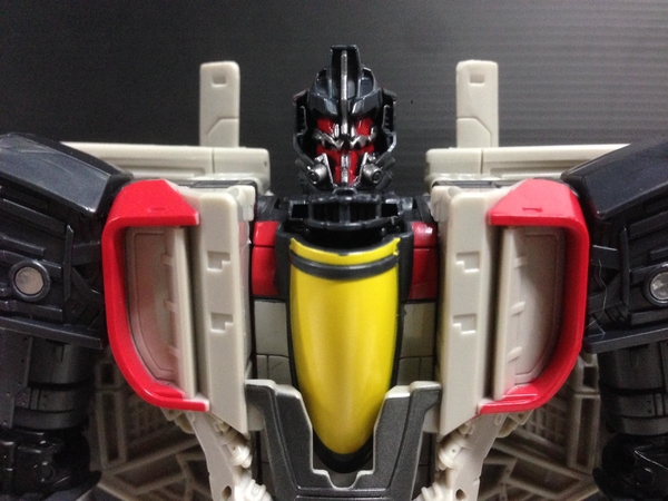 Blitzwing In Hand Images Of Energon Ignitors Nitro Series  (8 of 13)